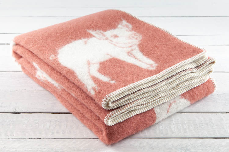 Piglet Parade: Reversible Pure Wool Throw for Year-Round Cosiness