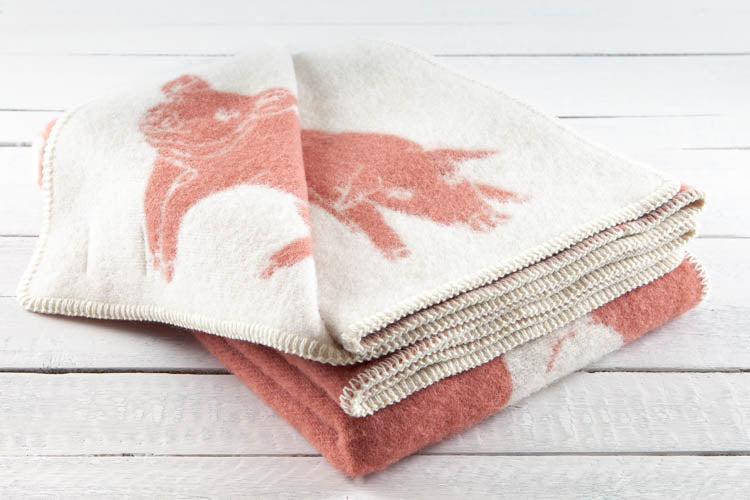 Piglet Parade: Reversible Pure Wool Throw for Year-Round Cosiness